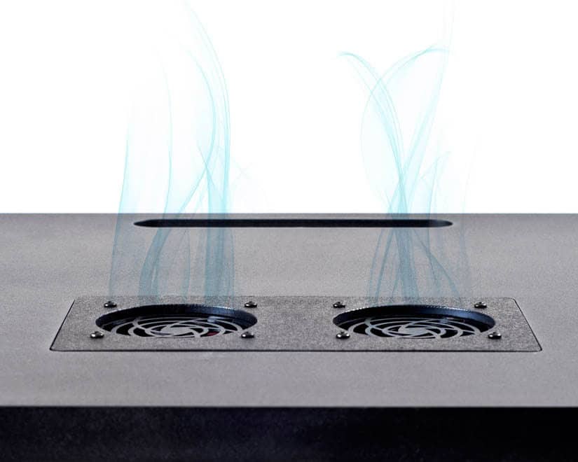 Armario Barcelona con varias características personalizadas, como nevera, cubos de basura y estantes ajustables.